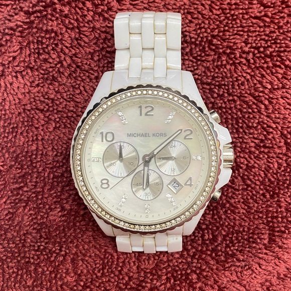 Michael Kors - Picture 1 of 3